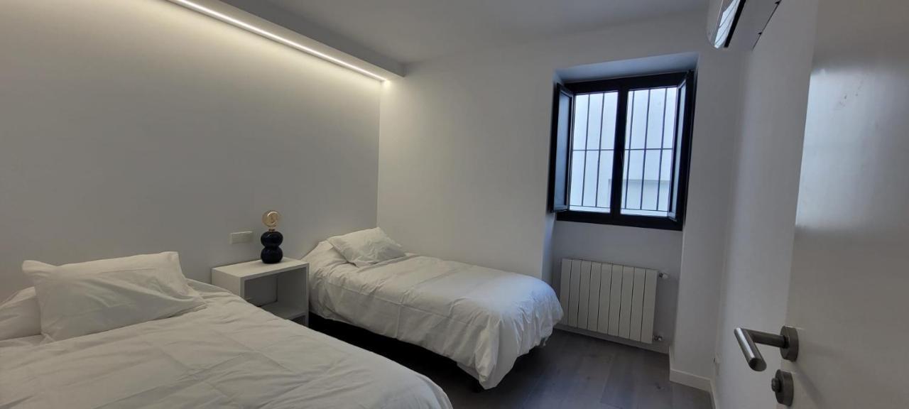 Cozy & Modern Apartment Hombre De Piedra Sevilla Kültér fotó